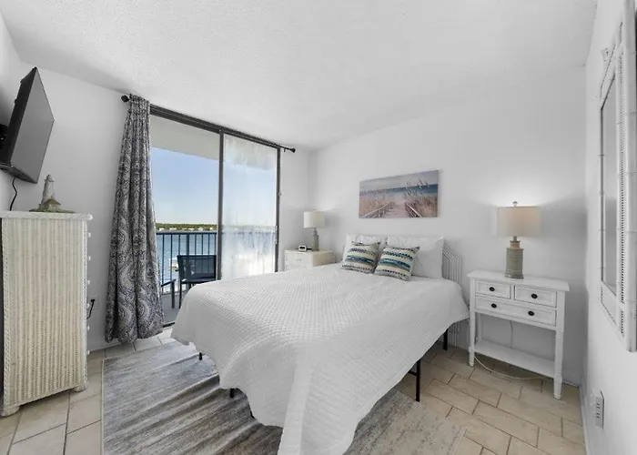 Apartment Surf & Racquet 716a