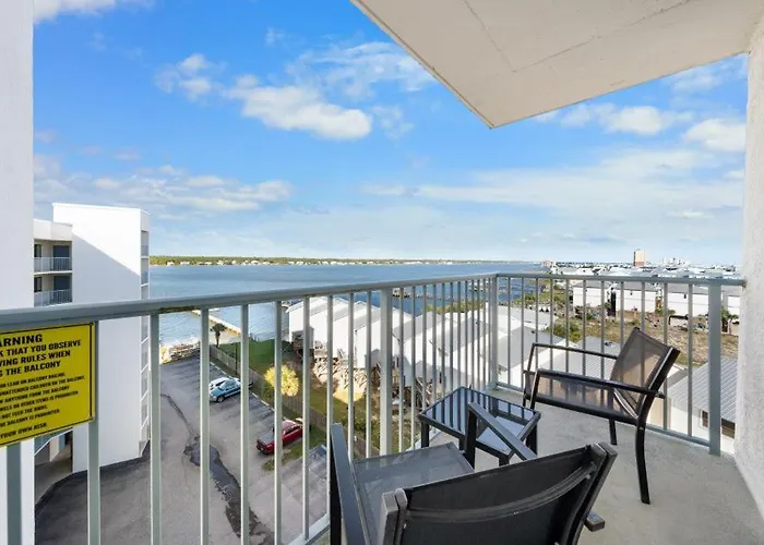 Apartment Surf & Racquet 716a